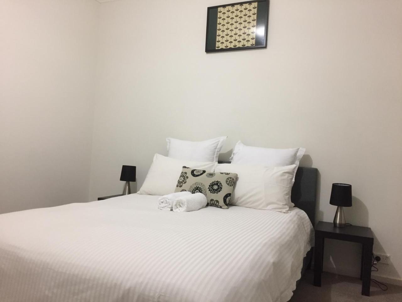 Tasha'S Apartments On Kerry Pennington Esterno foto