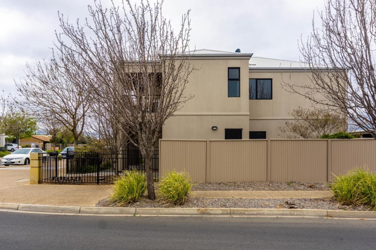 Tasha'S Apartments On Kerry Pennington Esterno foto